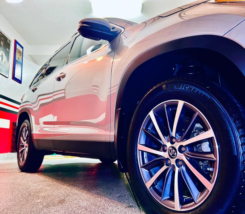 2021 Toyota Highlander detailed and restored with professional exterior and interior cleaning services, including paint correction, upholstery cleaning, and ceramic coating applied to wheels for enhanced protection and shine