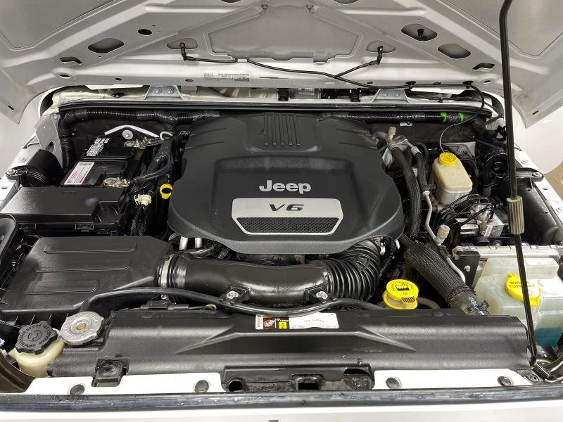 After restoration: Engine bay fully detailed and restored, with surfaces cleaned, plastic parts and hoses conditioned, and all components given a like-new appearance for improved performance and visual appea